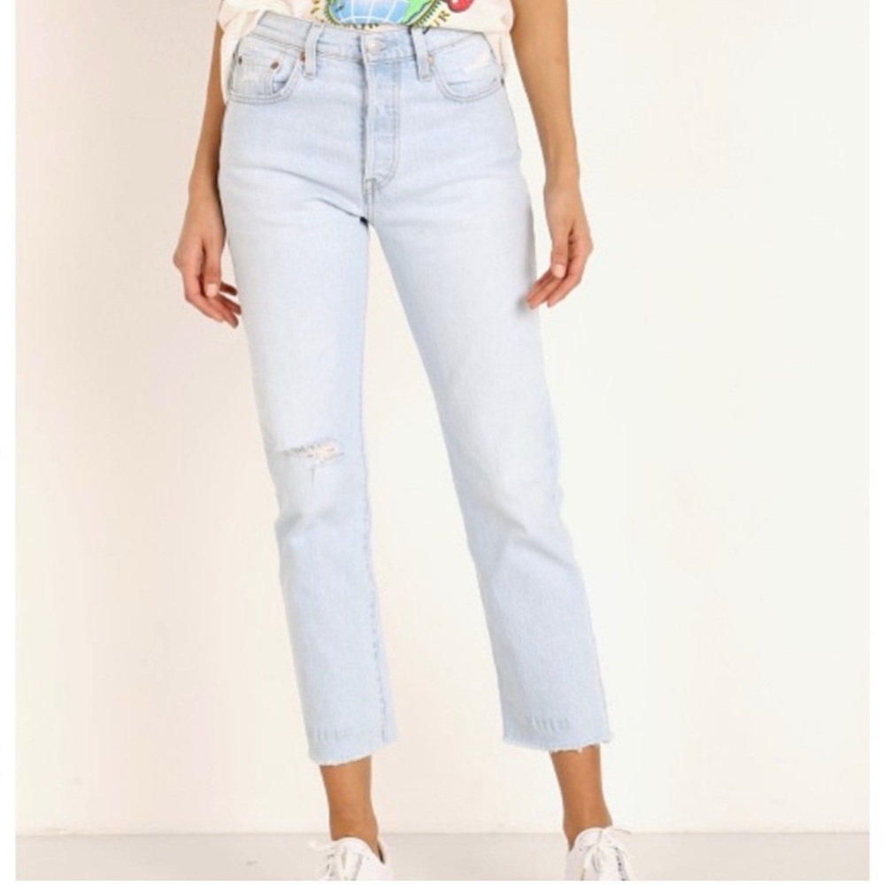 Levi’s 501 light wash distressed high waisted stretch denim Jeans size w25 l26
